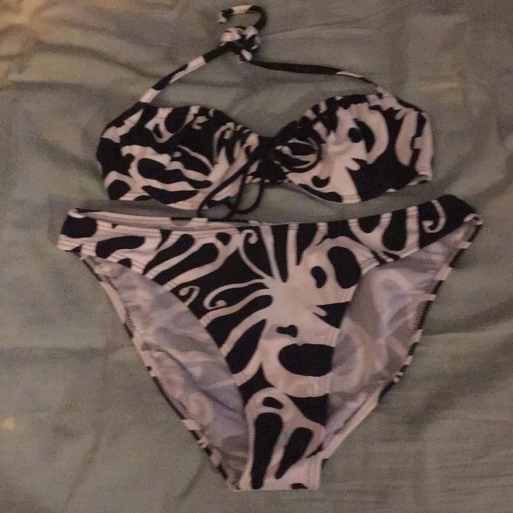 VENUS Black & White Bikini